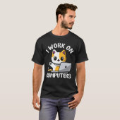 Funny Cat Computer Laptop Ich arbeite an Computern T-Shirt (Vorne ganz)