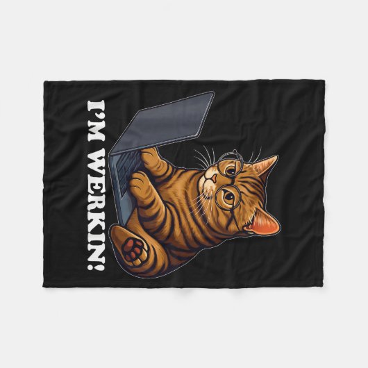 Funny Cat Im Werkin Working From Home Cat On Lapto Fleecedecke (Vorderseite (Horizontal))