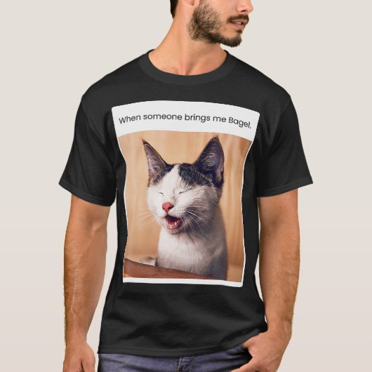 Funny Cat Meme When Someone Brings Me Bagel T-Shirt (Vorderseite)