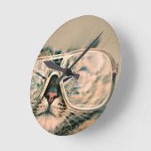 Funny Cat mit Brille Runde Wanduhr (Winkel)