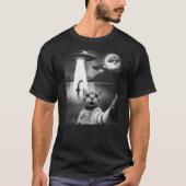 Funny Cat Selfie Flying Alien UFO Abducting Nessie T-Shirt (Vorderseite)