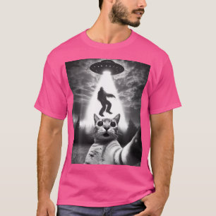 Funny Cat Selfie Flying Alien Ufo Abduction Bigfoo T-Shirt