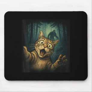 Funny Cat Selfie mit Bigfoot Halloween Katzenschre Mousepad