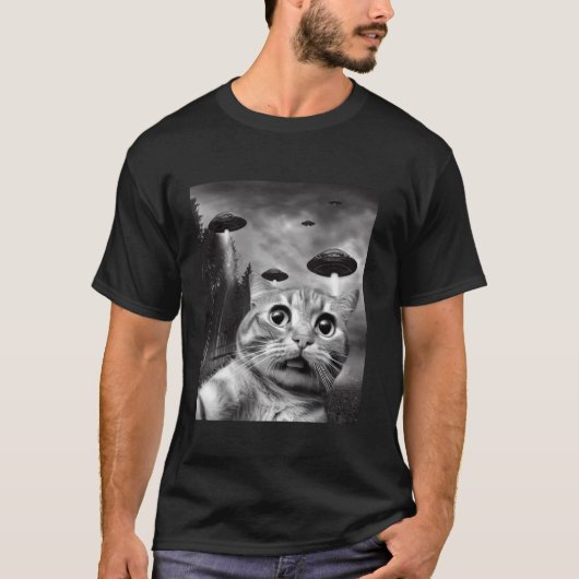 Funny Cat Selfie mit UFOs Retro Cat T Shirt (Vorderseite)