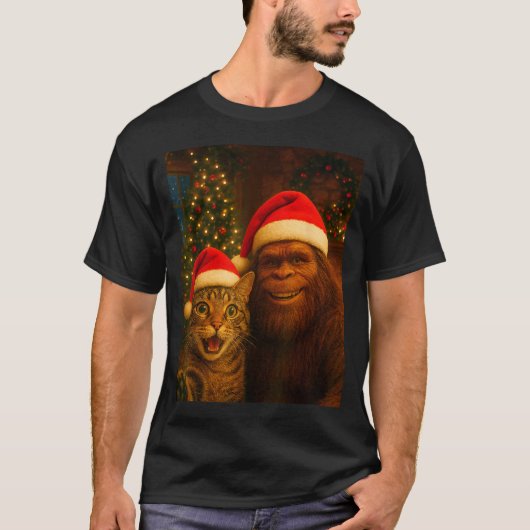 Funny Cat Selfie With Bigfoot Christmas Sasquatch T-Shirt (Vorderseite)