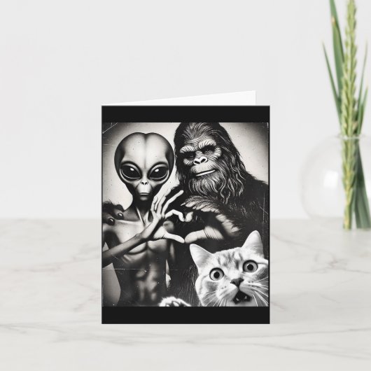 Funny Cat Selfie With Romantic Bigfoot In Love Wit Karte (Vorderseite)