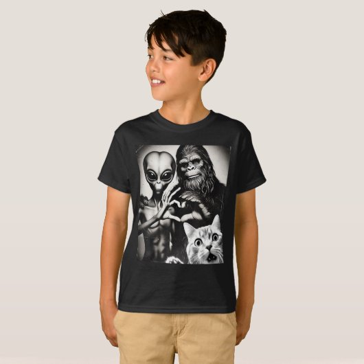 Funny Cat Selfie With Romantic Bigfoot In Love Wit T-Shirt (Vorne ganz)