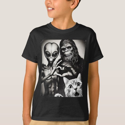Funny Cat Selfie With Romantic Bigfoot In Love Wit T-Shirt (Vorderseite)