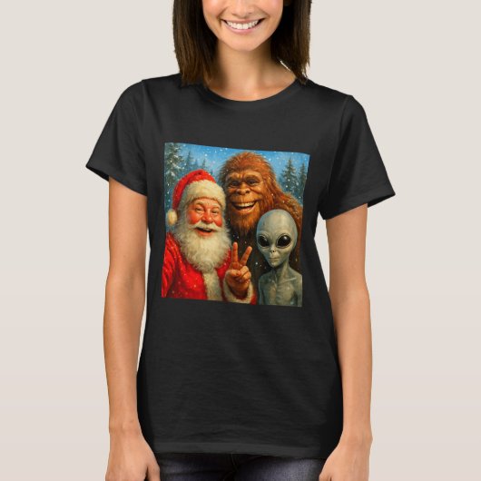Funny Cat Selfie With Santa Claus & Bigfoot Me T-Shirt (Vorderseite)