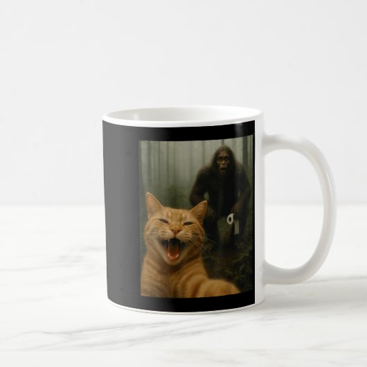 Funny Cat Surprised Happy Selfie With Bigfoot Sasq Kaffeetasse (Rechts)
