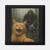 Funny Cat Surprised Happy Selfie With Bigfoot Sasq Magnet (Vorne)