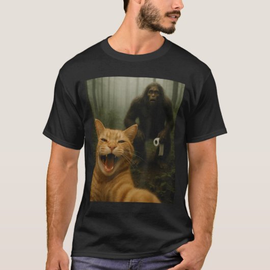 Funny Cat Surprised Happy Selfie With Bigfoot Sasq T-Shirt (Vorderseite)