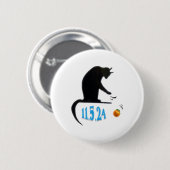 Funny Cat Swatting Orange Off Table On Election Da Button (Vorne & Hinten)