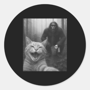 Funny Cat überrascht glücklich Selfie mit Bigfoot Runder Aufkleber