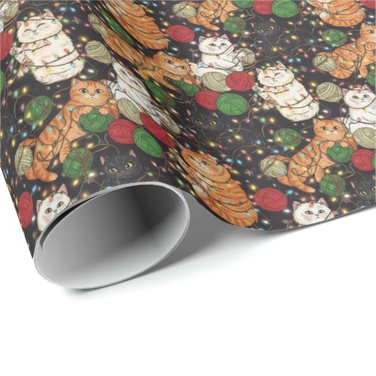 Funny Cats Tangled in Yarn Lights Christmas  Geschenkpapier (Rolleneckpunkt)