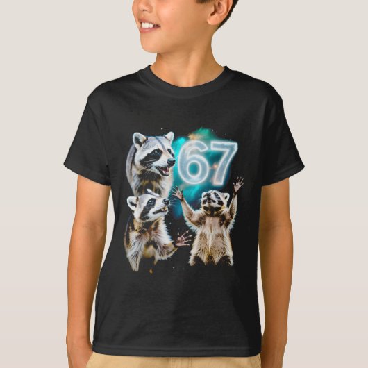 Funny Chaotic Raccoon Howling At 67 Cosmic Six Sev T-Shirt (Vorderseite)
