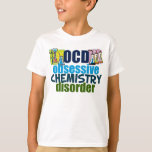 Funny Chemistry Kids T-Shirt<br><div class="desc">Funny Chemistry kids T - Shirt,  der OCD Obsessive Chemistry Disorder neben Science Beakers voller Chemikalien für ein Experiment liest. Eine coole Chemie für einen Kinderwissenschaftler.</div>