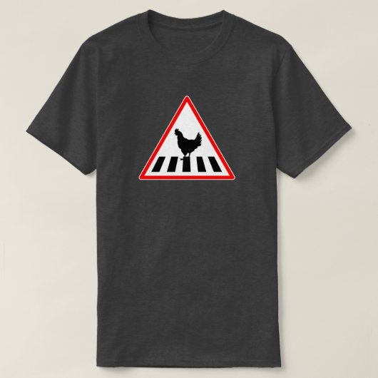 Funny Chicken Crossing Road T-Shirt (Design vorne)