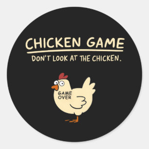 Funny Chicken Game T-Shirt   Schauen Sie sich das  Runder Aufkleber