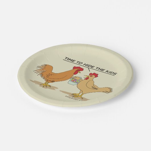 Funny Chicken Ostereier Cartoon Pappteller (Schrägansicht)