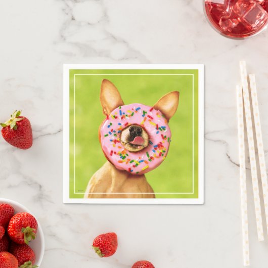 Funny Chihuahua Hund mit Sprinkle Donut auf Nase Serviette (Beispiel)