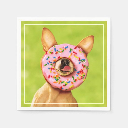 Funny Chihuahua Hund mit Sprinkle Donut auf Nase Serviette (Vorderseite)