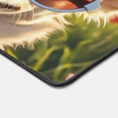 Funny Chihuahua mit Sonnenbrille auf einer Wiese Schreibtischunterlage (Ecke)