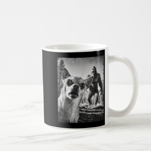 Funny Chihuahua Selfie With Bigfoot Sasquatch Cryp Kaffeetasse (Rechts)