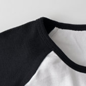 Funny Childhood VS Adulthography Zitat T-Shirt (Detail - Hals/Nacken (in Schwarz))