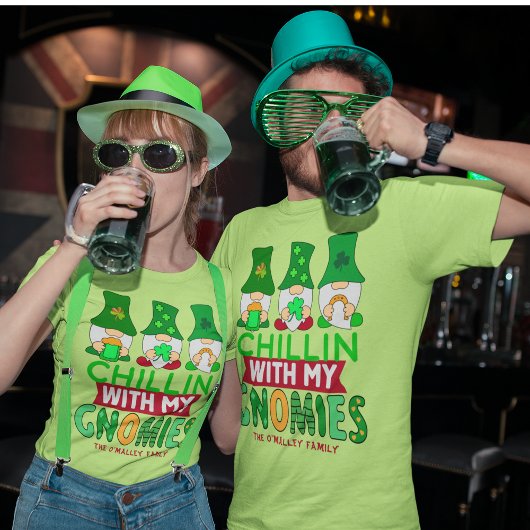 Funny Chillin mit Gnomies St Paddys Day Unisex T-Shirt
