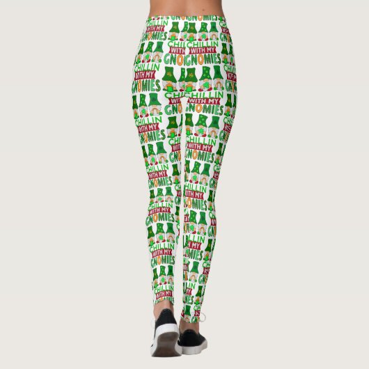Funny Chillin mit Gnomies St Patricks Day Leggings (Rückseite)