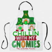 Funny Chillin mit meinen Gnomies St Patricks Day L Schürze (Vorderseite)