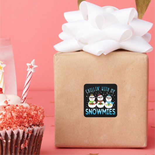 Funny Chillin' mit meinen Schneemassen Weihnachten Quadratischer Aufkleber (Party)