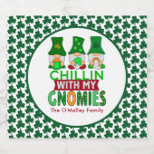Funny Chillin mit My Gnomies St Patricks Day Bierflaschenetikett (Einzelnes Label)