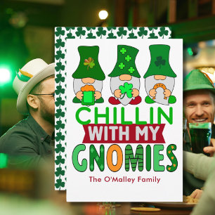 Funny Chillin mit My Gnomies St Patricks Day Flat Karte