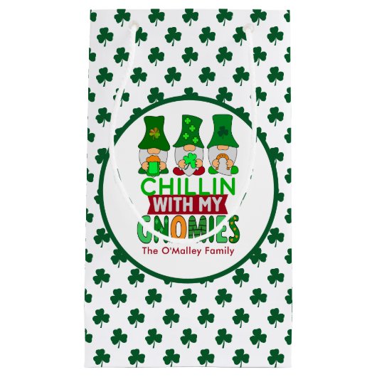 Funny Chillin mit My Gnomies St Patricks Day Kleine Geschenktüte (Vorderseite)