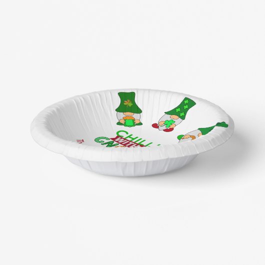 Funny Chillin mit My Gnomies St Patricks Day Pappteller (Gewinkelt)