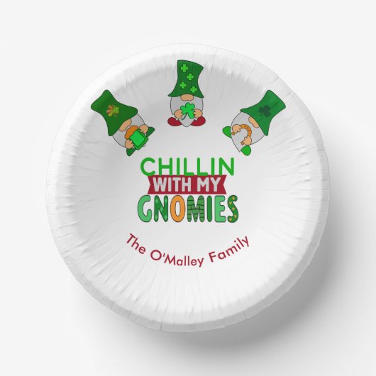 Funny Chillin mit My Gnomies St Patricks Day Pappteller (Vorderseite)