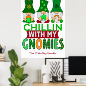 Funny Chillin mit My Gnomies St Patricks Day Poster (Heimbüro)