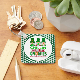 Funny Chillin mit My Gnomies St Patricks Day Schlüsselanhänger