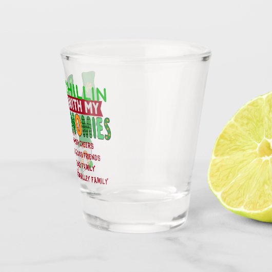 Funny Chillin mit My Gnomies St Patricks Day Schnapsglas (Rechts)