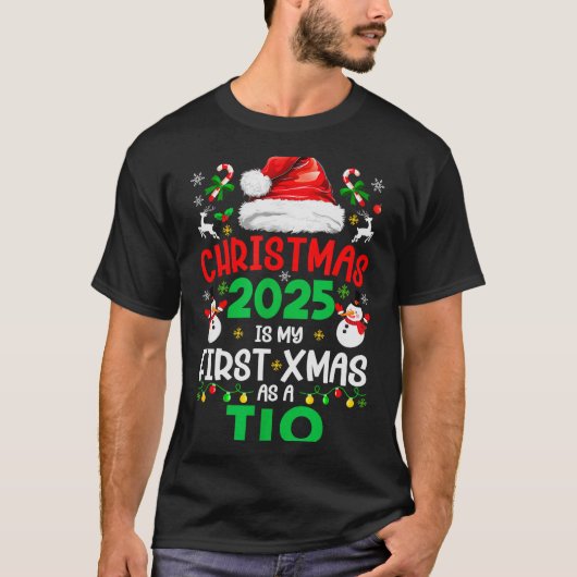 Funny Christmas 2025 Is My First Xmas As A Tio Fam T-Shirt (Vorderseite)