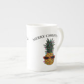 Funny Christmas Ananas mit String Lights Porzellantasse (Vorderseite Rechts)