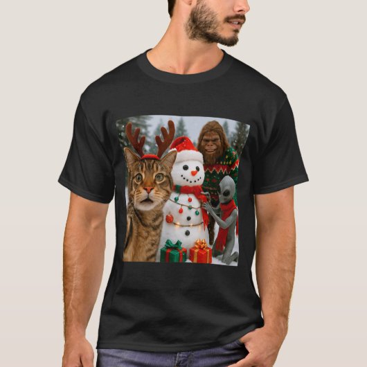 Funny Christmas Cat Selfie With Bigfoot Alien & T-Shirt (Vorderseite)