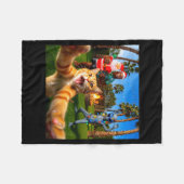 Funny Christmas Cat Selfie With Bigfoot & Alie Fleecedecke (Vorderseite (Horizontal))