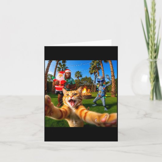 Funny Christmas Cat Selfie With Bigfoot & Alie Karte (Vorderseite)