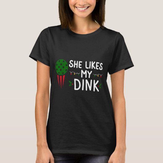 Funny Christmas Ckleball She Likes My Drink Outfit T-Shirt (Vorderseite)