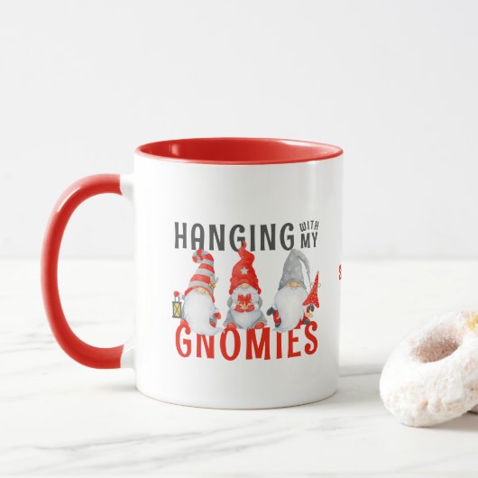 Funny Christmas Gnomes Personalisiert Holiday Tasse (Mit Donut)