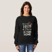 Funny Christmas Ho’s in This House Quote Sweatshirt (Vorne ganz)