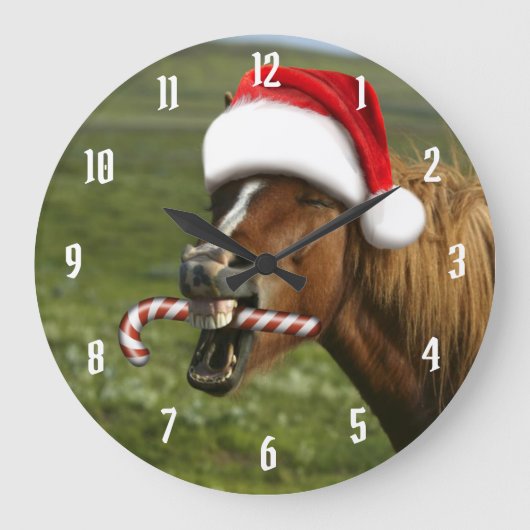 Funny Christmas horse with Santa Smiling Große Wanduhr (Vorderseite)